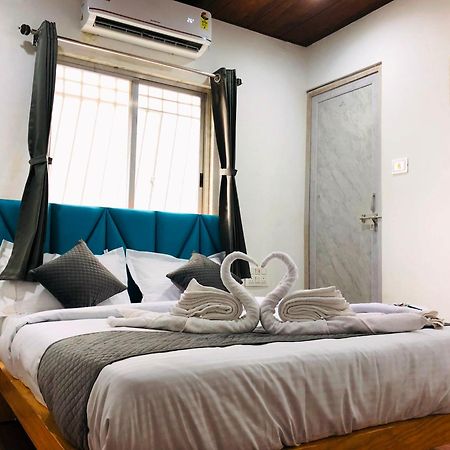 Hotel Silk, Premier Budget Friendly Luxury Hotel In Surat, Perfect For Families, Couples And Business Travelers Esterno foto