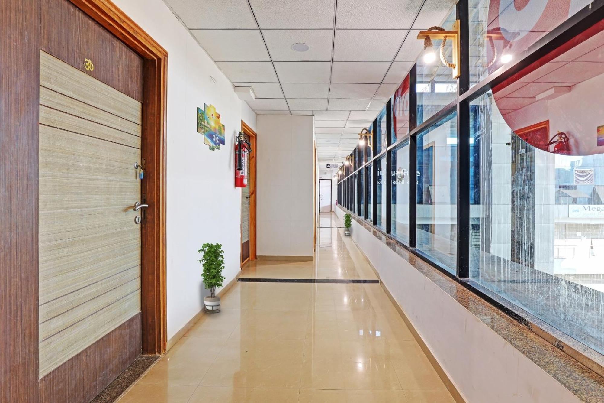 Hotel Silk, Premier Budget Friendly Luxury Hotel In Surat, Perfect For Families, Couples And Business Travelers Esterno foto
